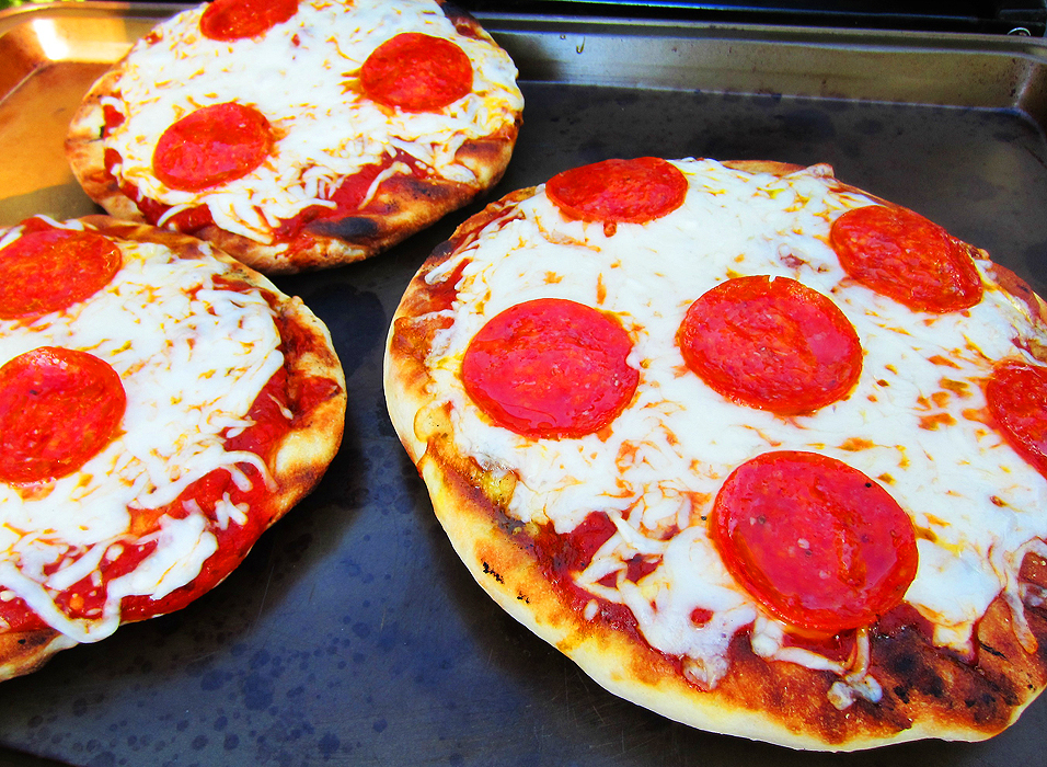 Pizza on the grill, amazing!