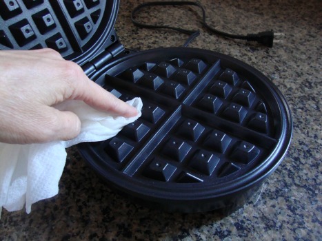 clean waffle iron3